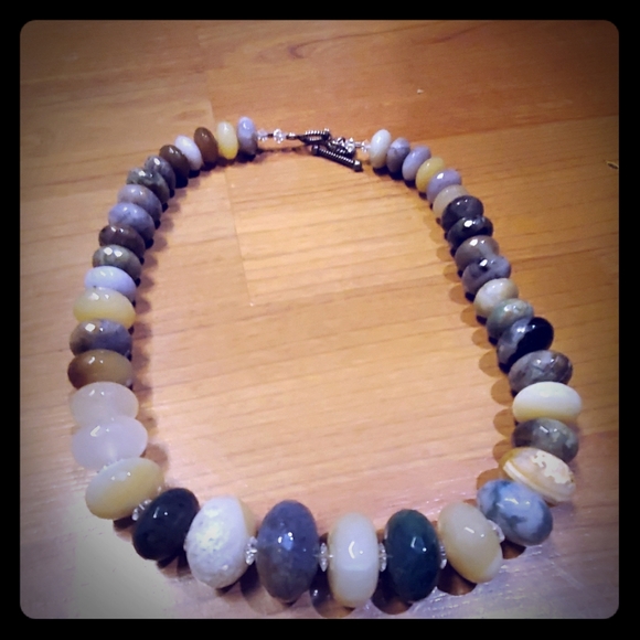 Jewelry - Vintage multi-colored agate necklace